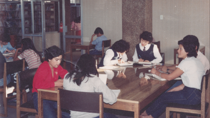 Usuarias en sala de lectura