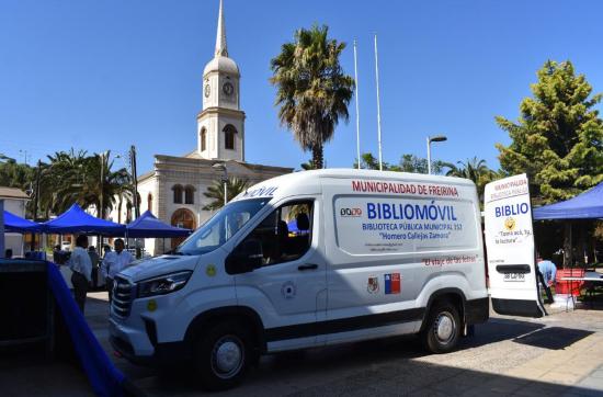 Biblioteca Pública de Freirina inaugura su nuevo bibliomóvil 