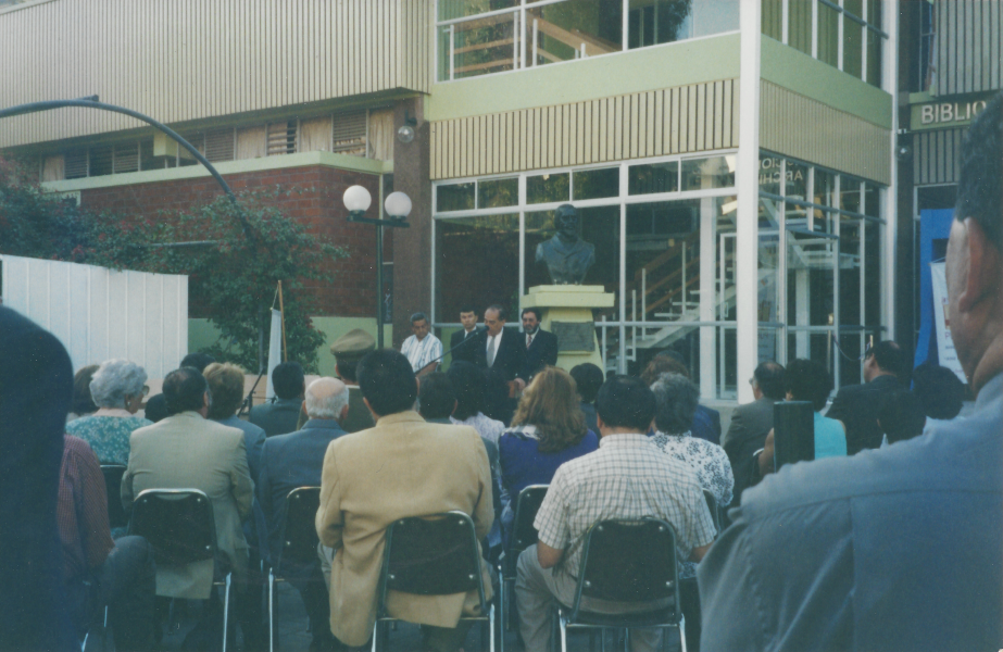 Acto cultural Público presenciando acto cultural